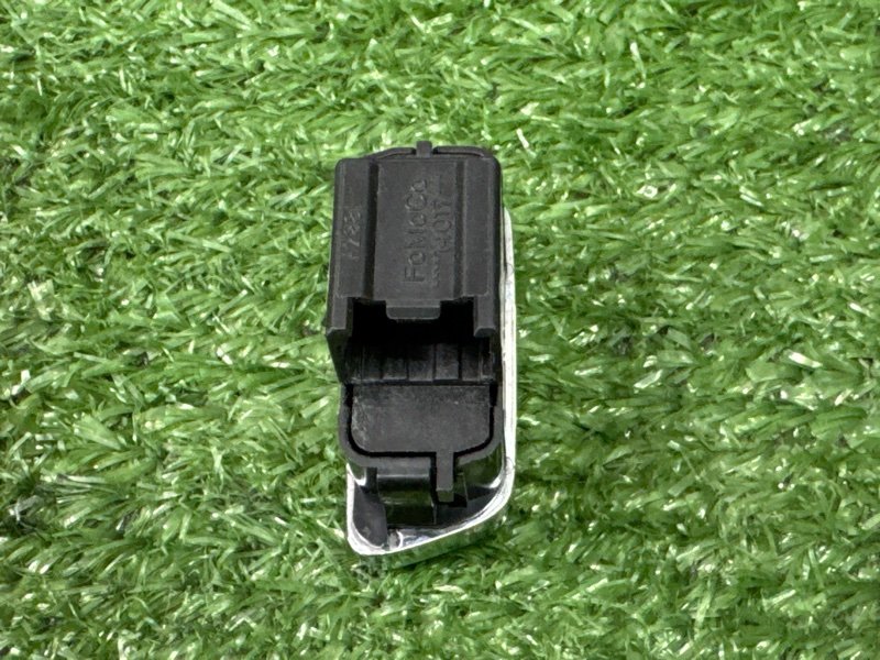 Кнопка центрального замка Ford Kuga 2013 SUV