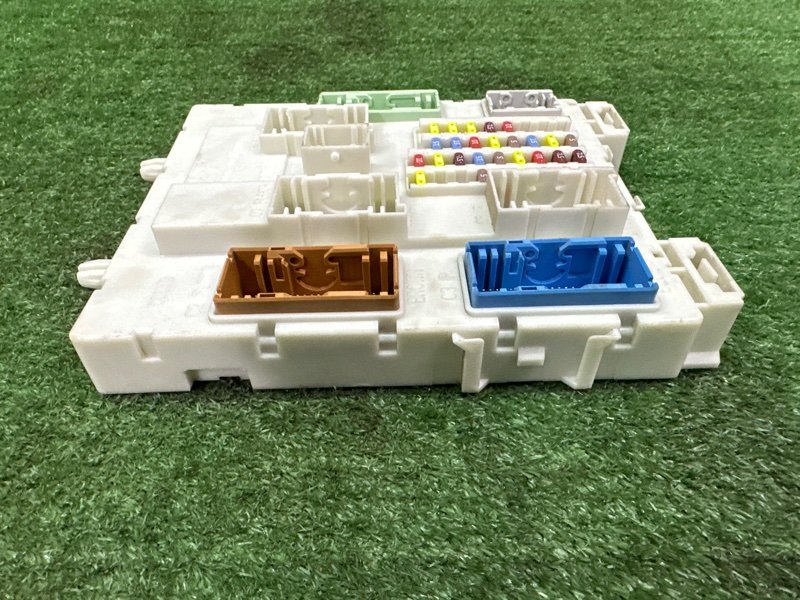 Блок предохранителей салонный Ford Kuga 2013 SUV