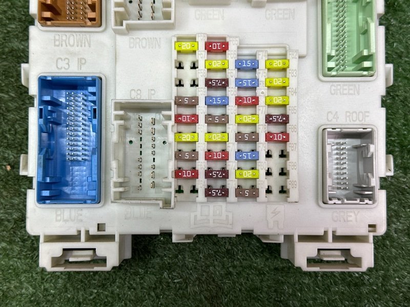 Блок предохранителей салонный Ford Kuga 2013 SUV