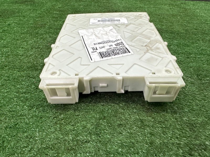 Блок предохранителей салонный Ford Kuga 2013 SUV