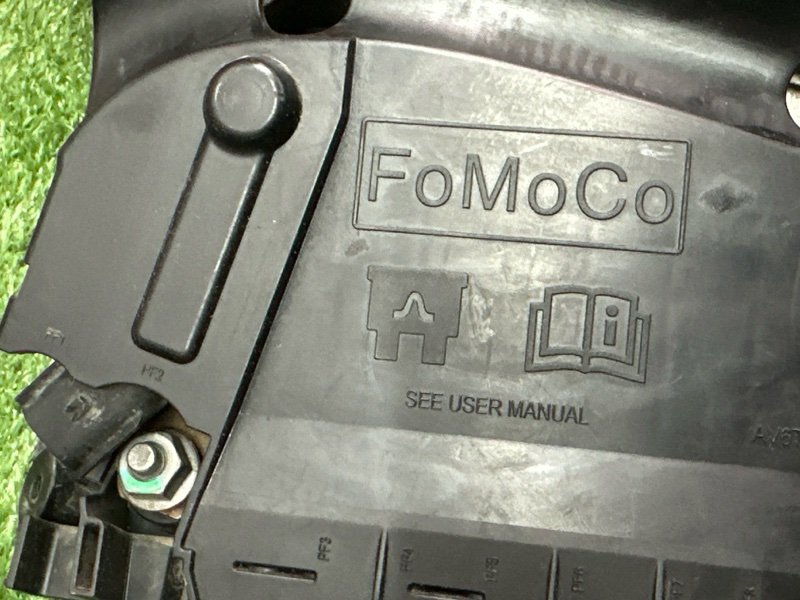 Проводка моторного отсека с блоком предохранителей Ford Kuga 2013 SUV