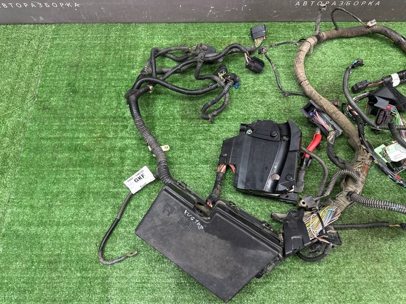 Проводка моторного отсека с блоком предохранителей Ford Kuga 2013 SUV