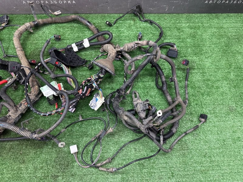 Проводка моторного отсека с блоком предохранителей Ford Kuga 2013 SUV