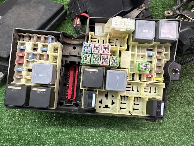 Проводка моторного отсека с блоком предохранителей Ford Kuga 2013 SUV