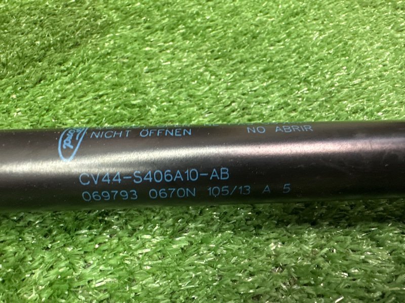 Упор крышки багажника Ford Kuga 2013 SUV