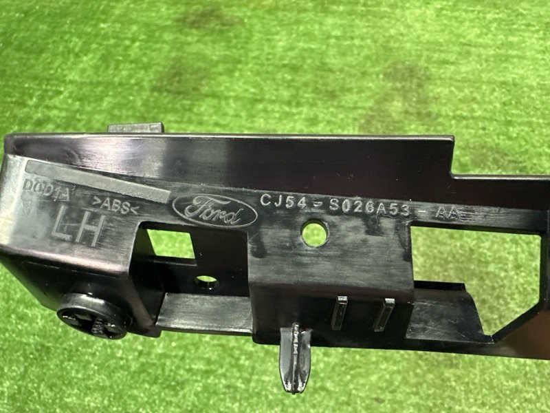 Кронштейн бампера Ford Kuga 2013 SUV