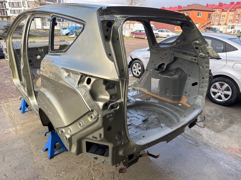 Задняя часть кузова Ford Kuga 2013 SUV