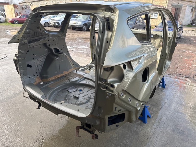 Задняя часть кузова Ford Kuga 2013 SUV