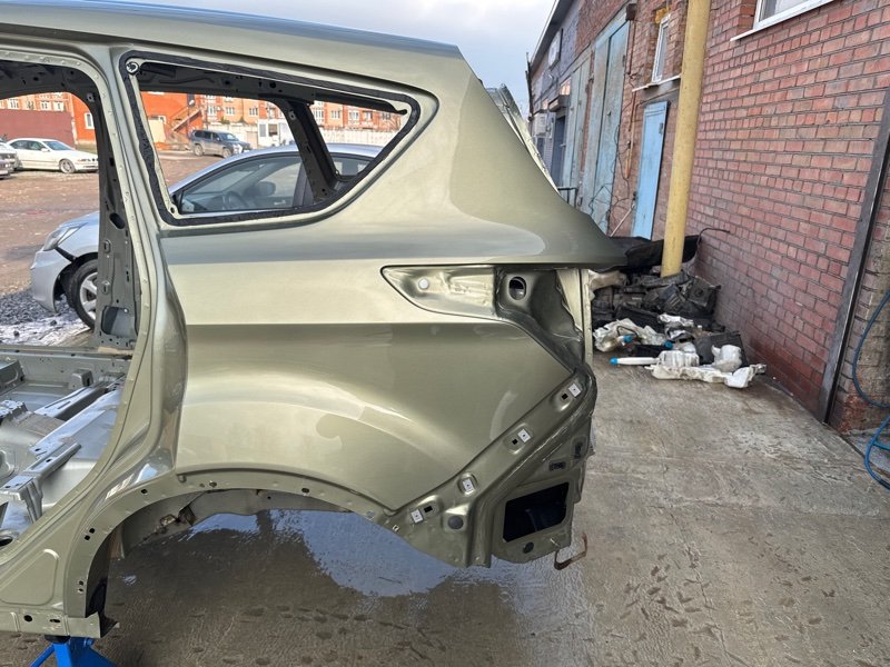 Задняя часть кузова Ford Kuga 2013 SUV
