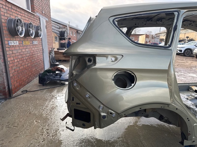 Задняя часть кузова Ford Kuga 2013 SUV