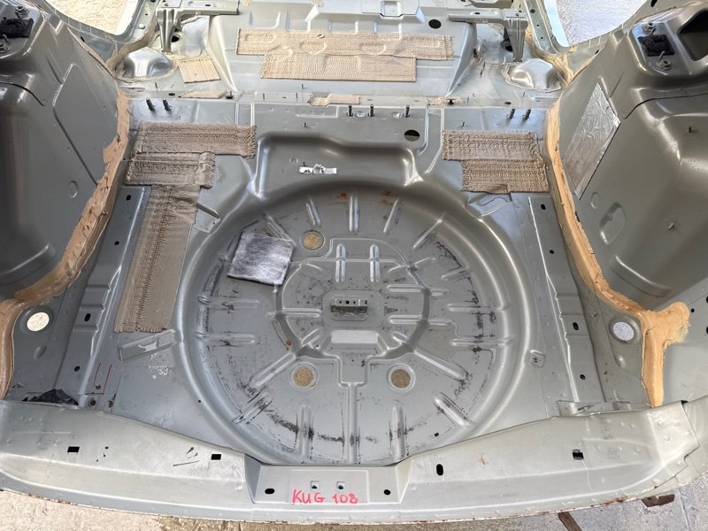 Задняя часть кузова Ford Kuga 2013 SUV