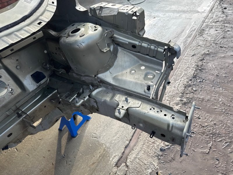 Передняя часть кузова Лонжероны Ford Kuga 2013 SUV