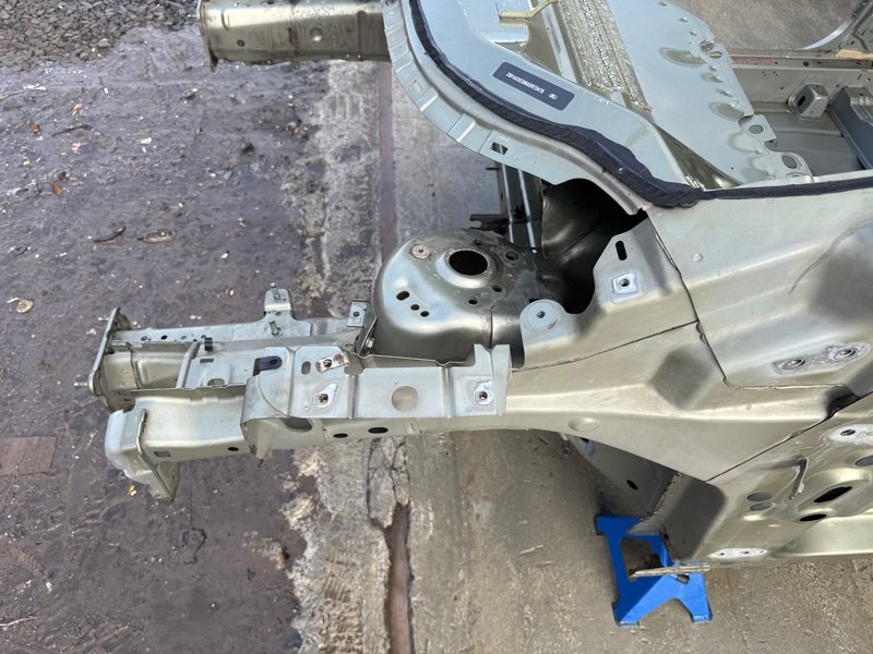 Передняя часть кузова Лонжероны Ford Kuga 2013 SUV