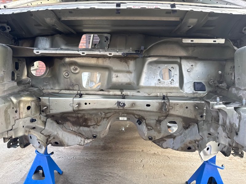 Передняя часть кузова Лонжероны Ford Kuga 2013 SUV