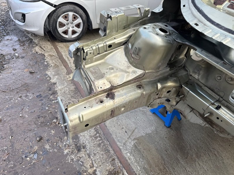 Передняя часть кузова Лонжероны Ford Kuga 2013 SUV