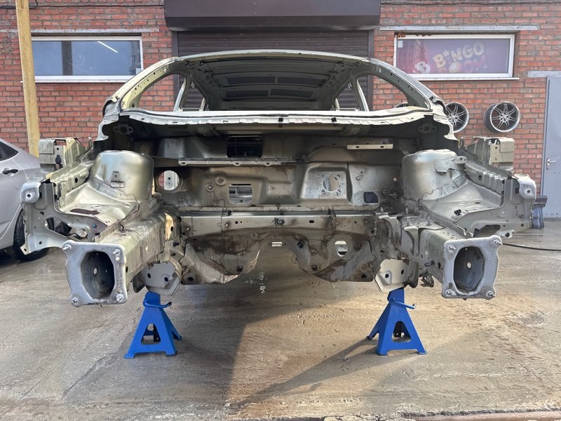 Передняя часть кузова Лонжероны Ford Kuga 2013 SUV