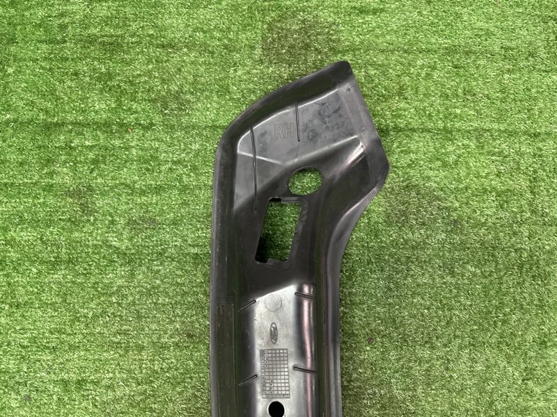 Водосток Ford Kuga 2013 SUV