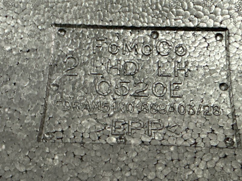 Шумоизоляция пола Ford Kuga 2013 SUV