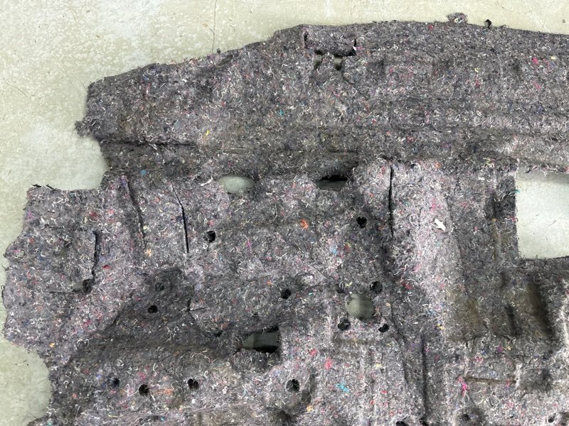 Шумоизоляция пола Ford Kuga 2013 SUV