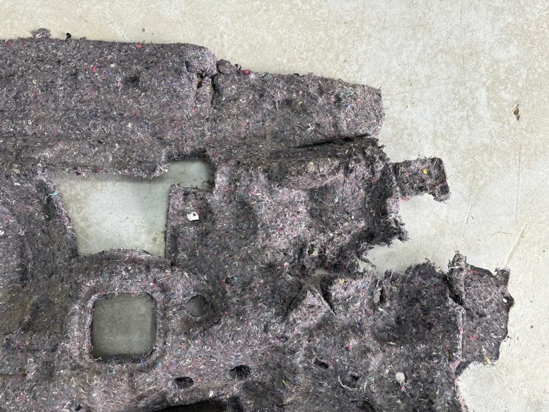 Шумоизоляция пола Ford Kuga 2013 SUV