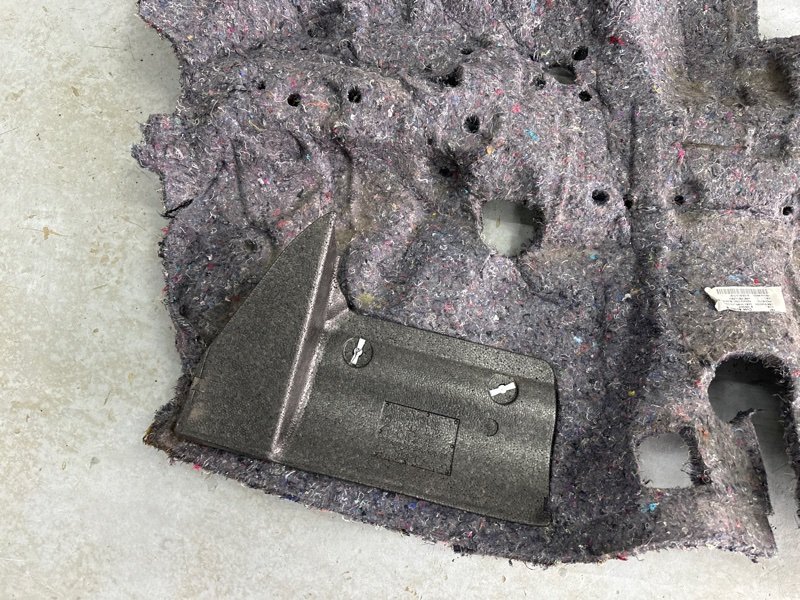 Шумоизоляция пола Ford Kuga 2013 SUV