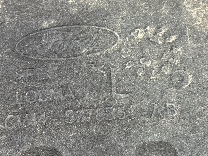 Подкрылок Ford Kuga 2013 SUV