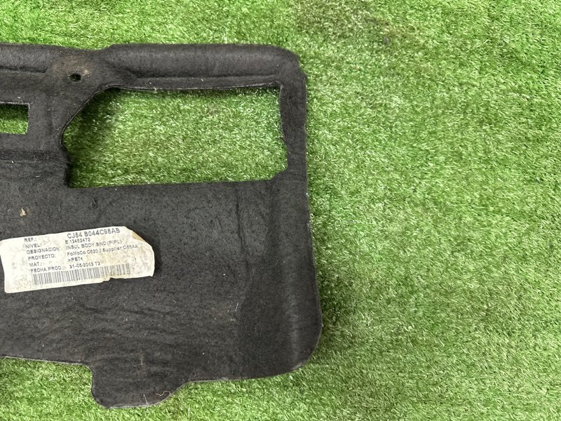 Шумоизоляция торпедо Ford Kuga 2013 SUV