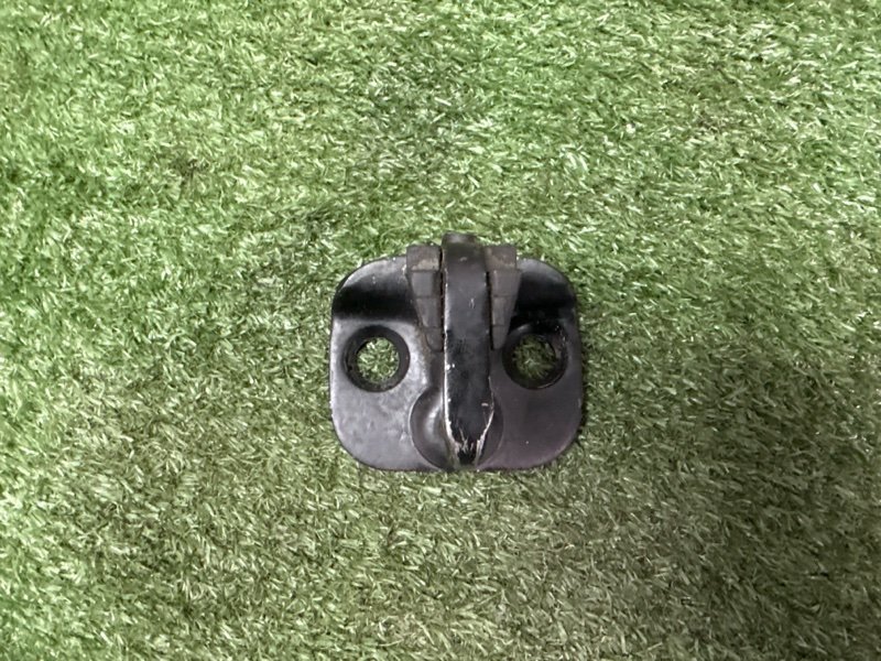 Ответная часть замка багажника Ford Kuga 2013 SUV