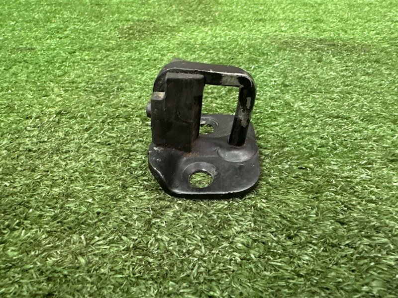 Ответная часть замка багажника Ford Kuga 2013 SUV