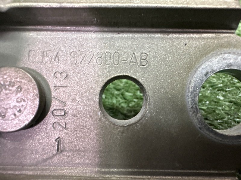 Петля двери Ford Kuga 2013 SUV