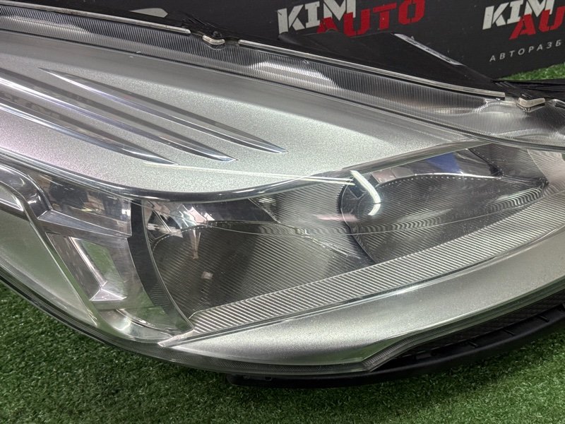 Фара Ford Kuga 2013 SUV