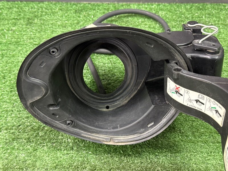 Лючок бензобака Ford Kuga 2013 SUV