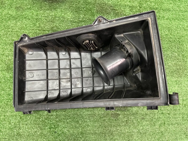 Корпус воздушного фильтра Skoda Octavia A4