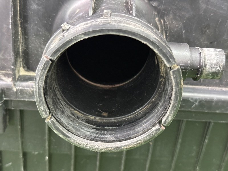 Корпус воздушного фильтра Peugeot 207