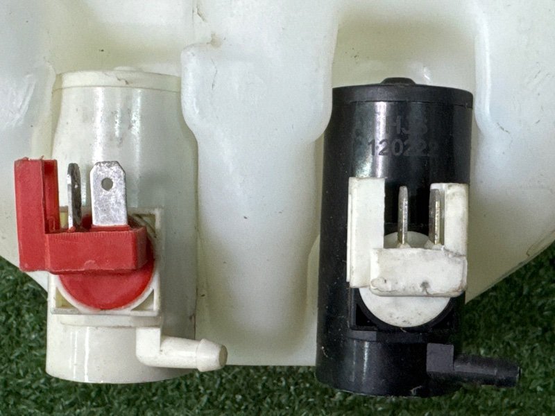 Бачок стеклоомывателя с моторчиком Honda CR-V