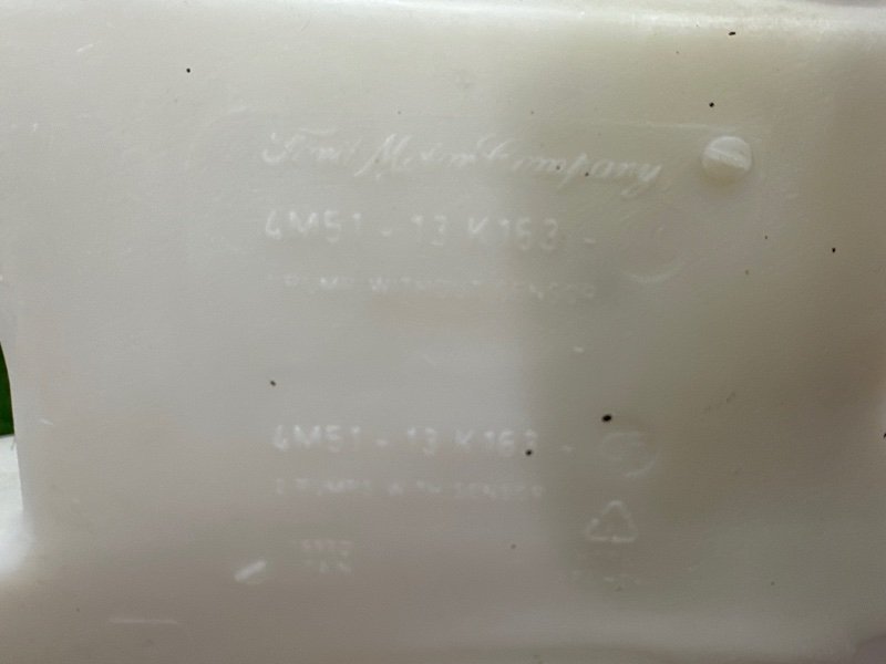 Бачок стеклоомывателя Ford Focus 2