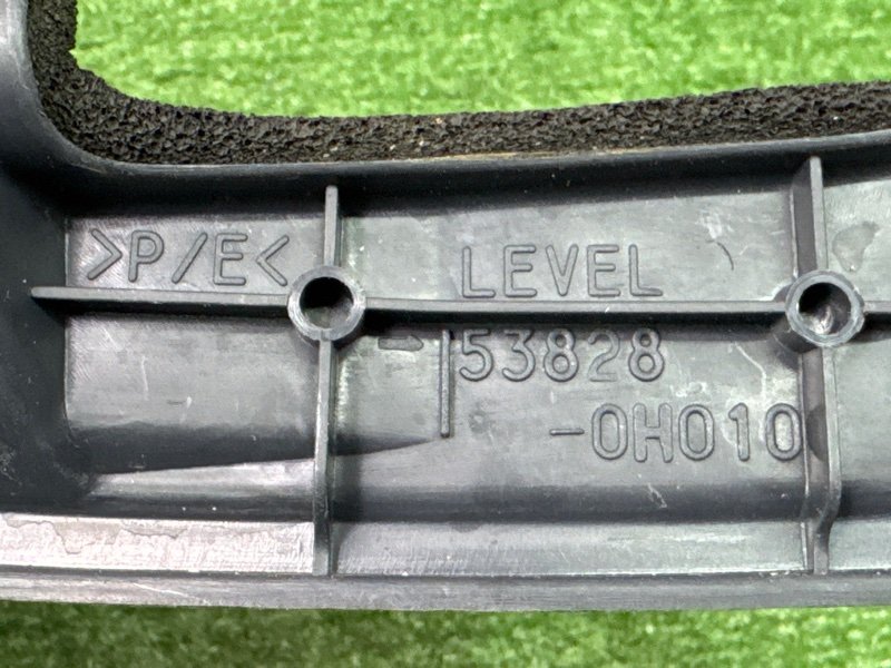 Пыльник крыла Peugeot 107