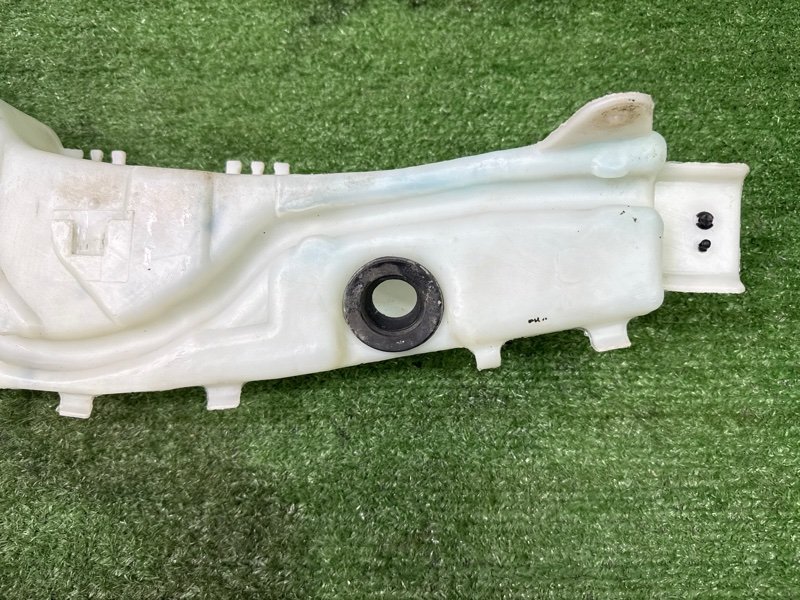 Бачок стеклоомывателя Ford Focus 2