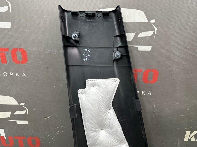 Накладка центральной стойки нижняя Kia Soul 2014 SW