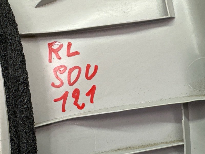 Накладка стойки кузова Kia Soul 2014 SW