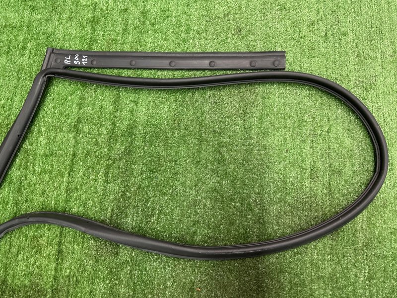 Уплотнитель двери Kia Soul 2014 SW