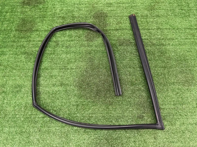 Уплотнитель стекла двери Kia Soul 2014 SW