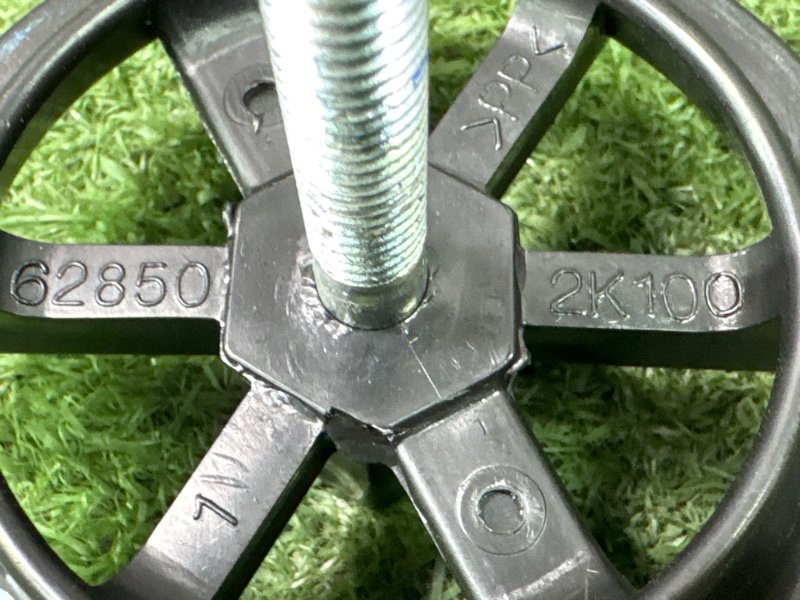 Болт крепления запасного колеса Kia Soul 2014 SW