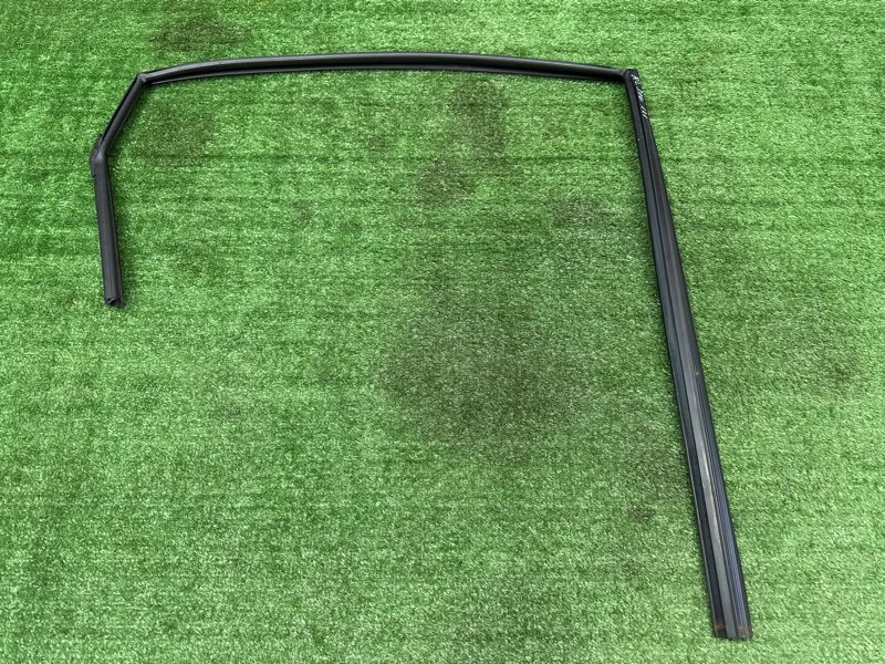 Уплотнитель стекла двери Kia Soul 2014 SW