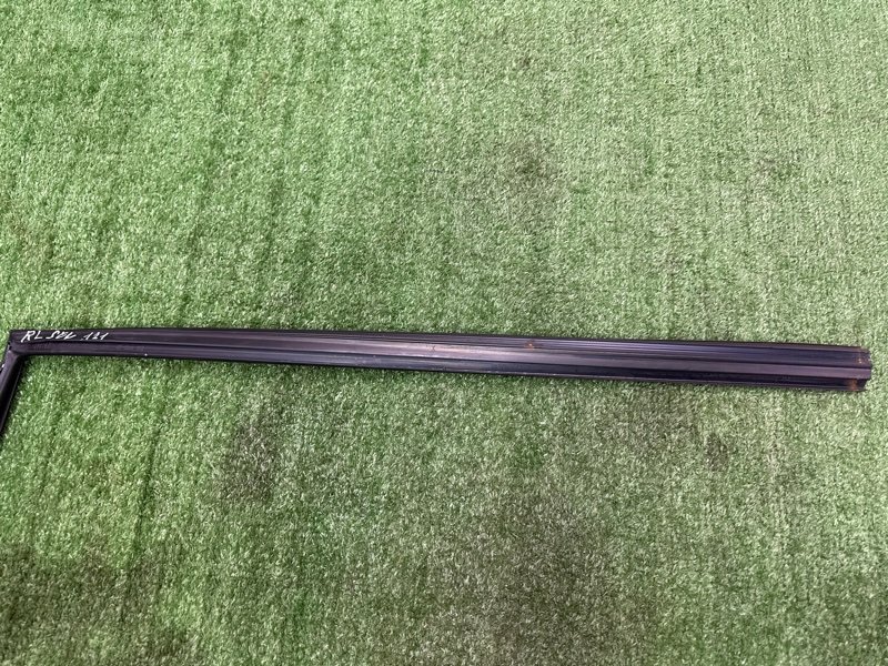 Уплотнитель стекла двери Kia Soul 2014 SW