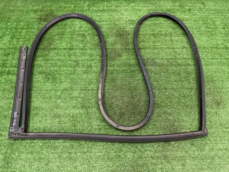 Уплотнитель двери Kia Soul 2014 SW