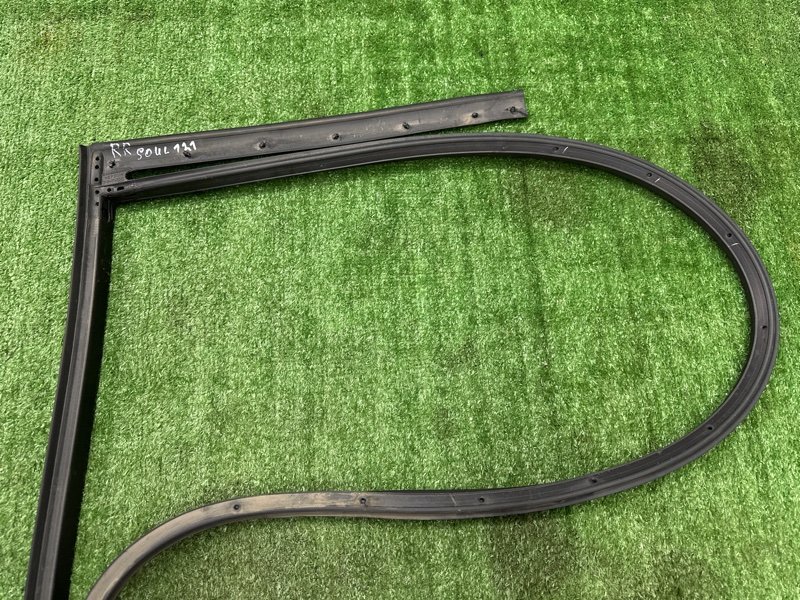 Уплотнитель двери Kia Soul 2014 SW