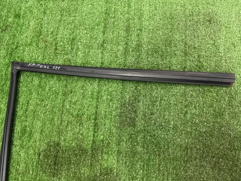 Уплотнитель стекла двери Kia Soul 2014 SW