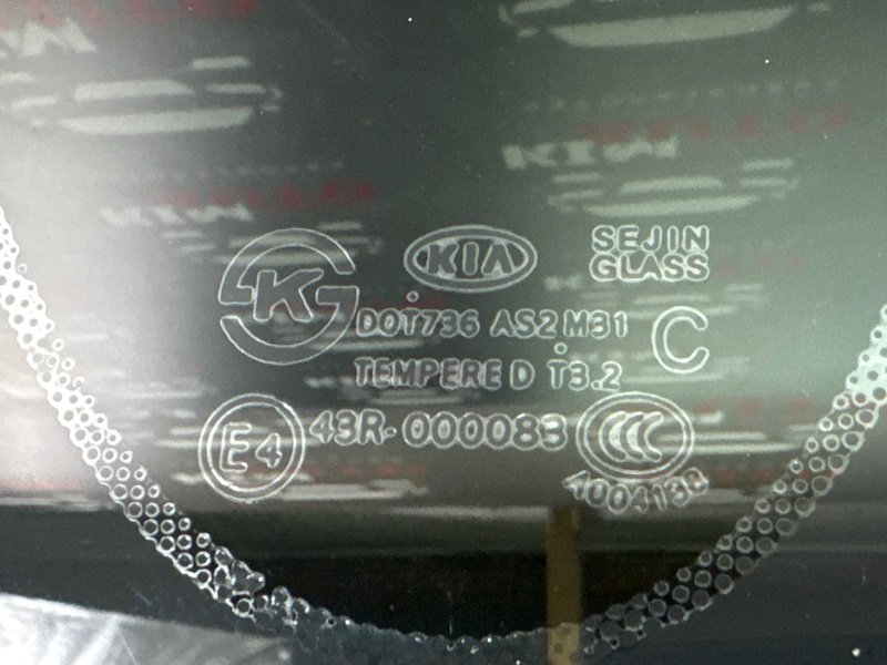 Стекло глухое заднее Kia Soul 2014 SW