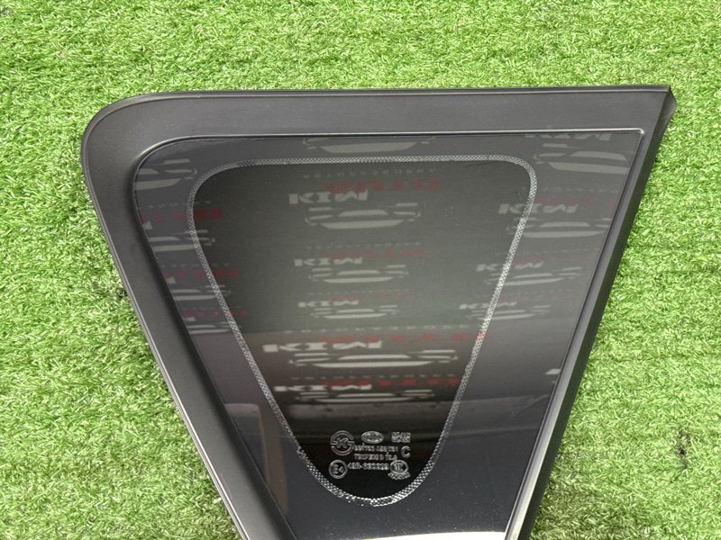 Стекло глухое заднее Kia Soul 2014 SW